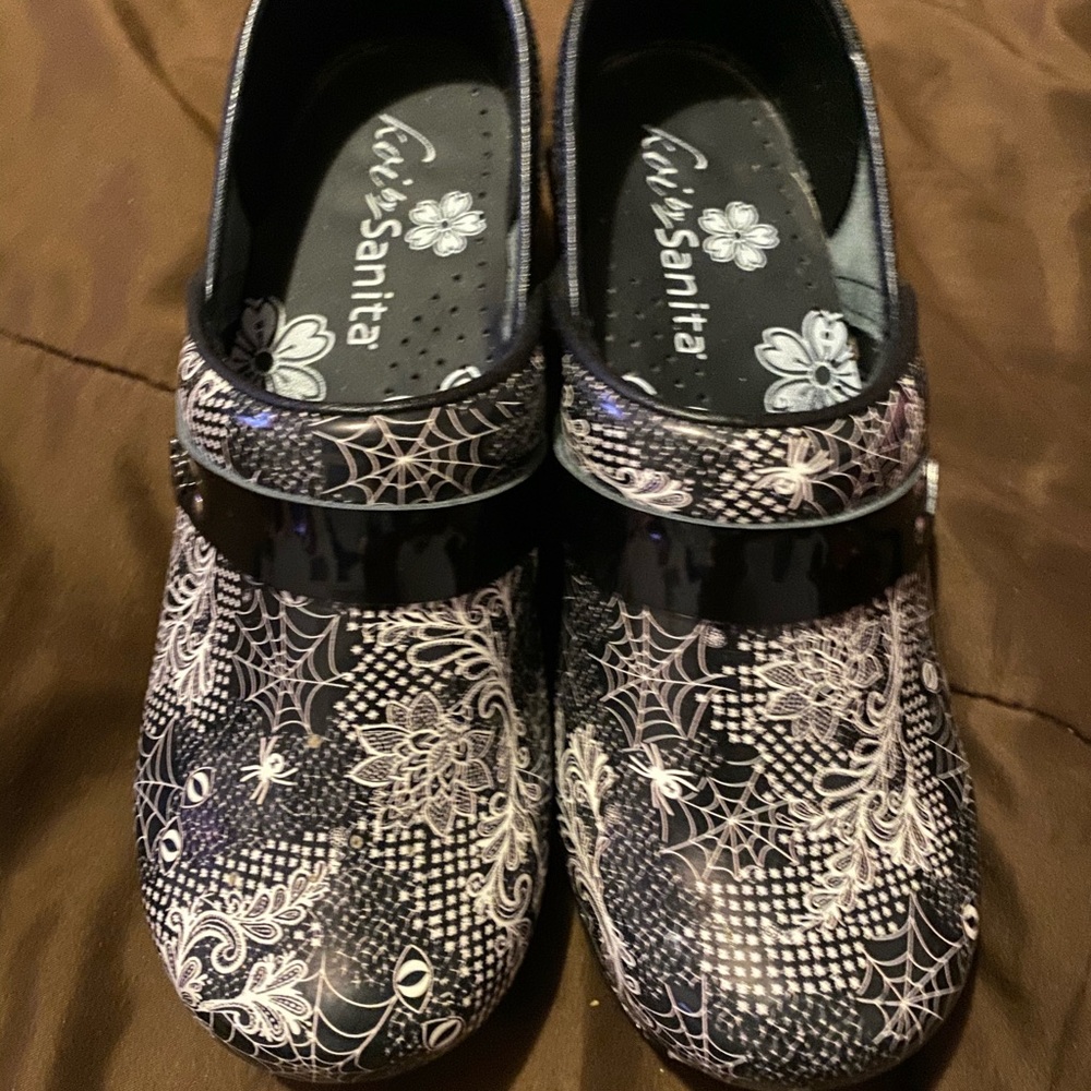 Nursing shoes